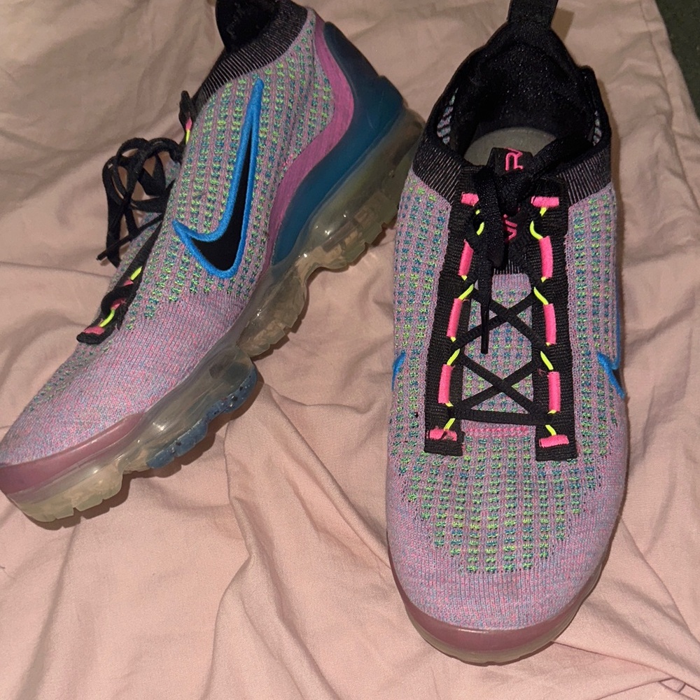 Nike Air VaporMax Flyknit with Blue and Pink Accents - Picture 1 of 11